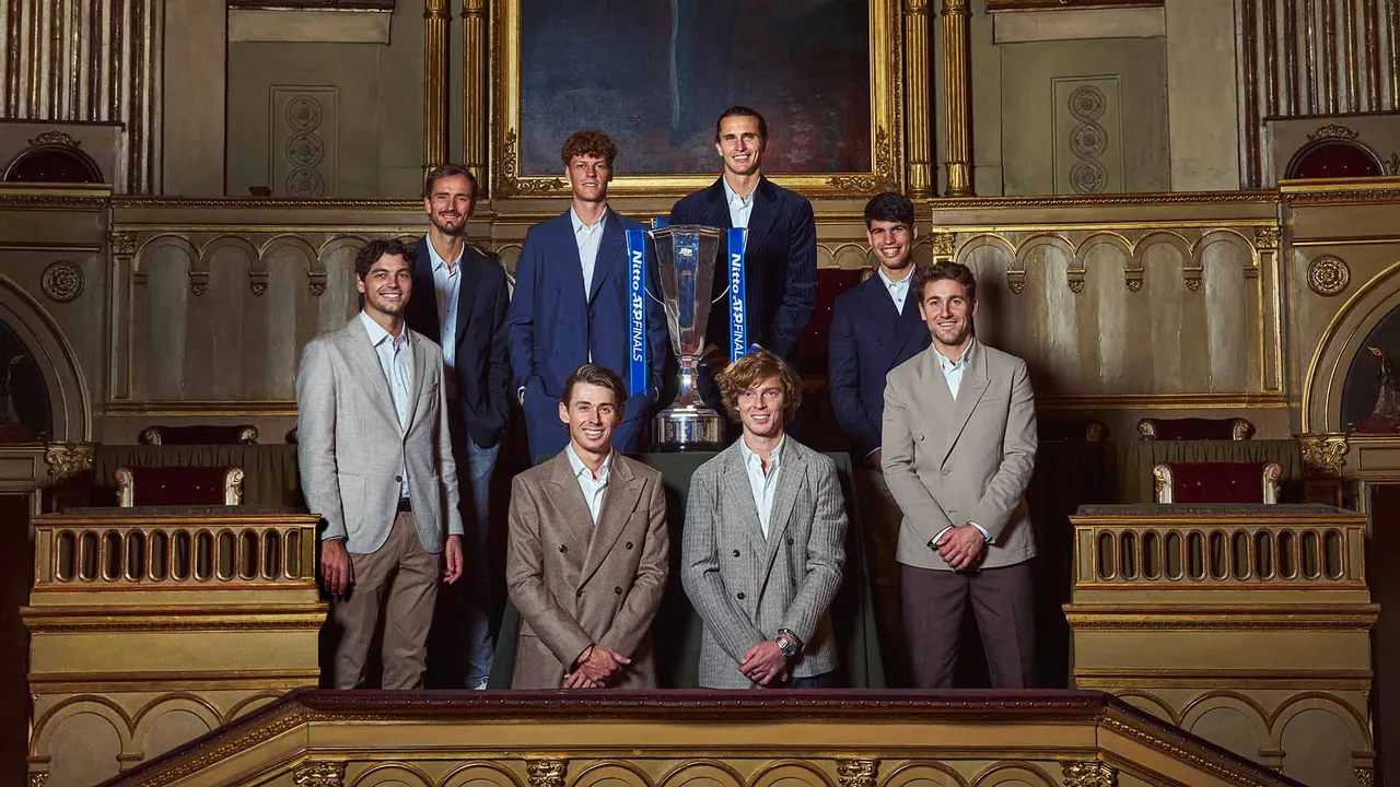 ATP总决赛力克澳网，梅德韦杰夫统治全场